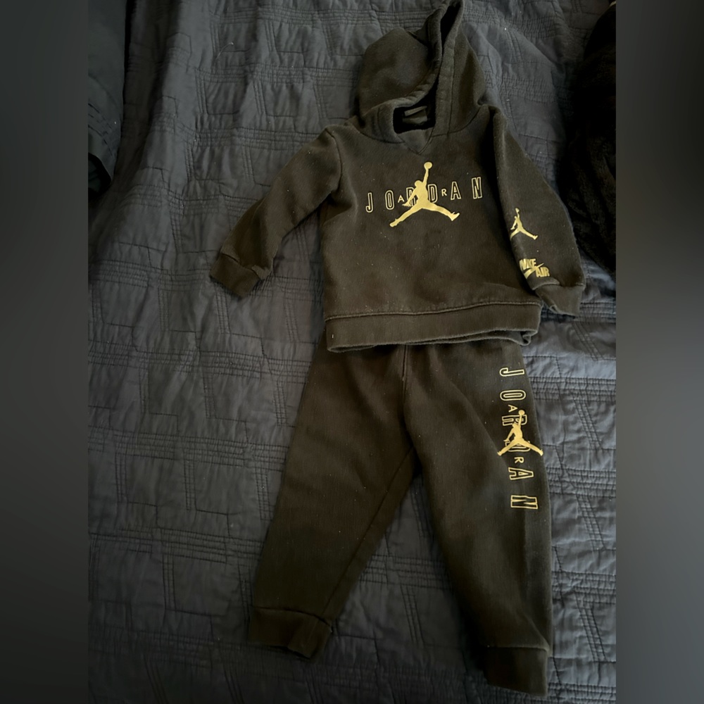 Jordan sweatsuit 18m